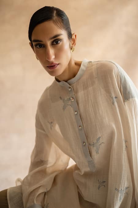 Swatti Kapoor_White Handwoven Chanderi Mul Block Prints Mandarin Collar Hanna Tunic _Online_at_Aza_Fashions