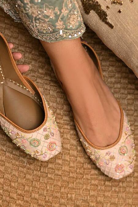 Buy_Coral Haze_Peach Hannah Embroidered Juttis_Online_at_Aza_Fashions