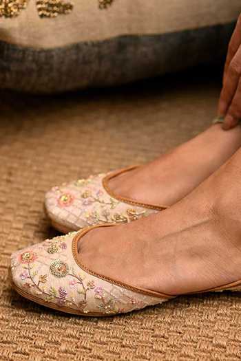 Buy_Coral Haze_Peach Hannah Floral Embroidered Juttis_Online_at_Aza_Fashions