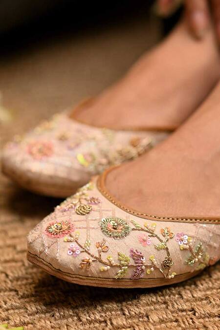 Coral Haze_Peach Hannah Embroidered Juttis_at_Aza_Fashions