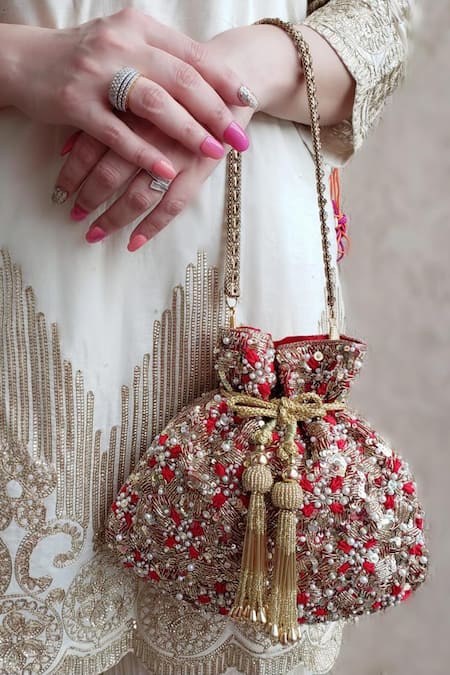 Gotta Patti Embellished Traditional Velvet Potli Bag – CHOKHI DHANI KALAGRAM