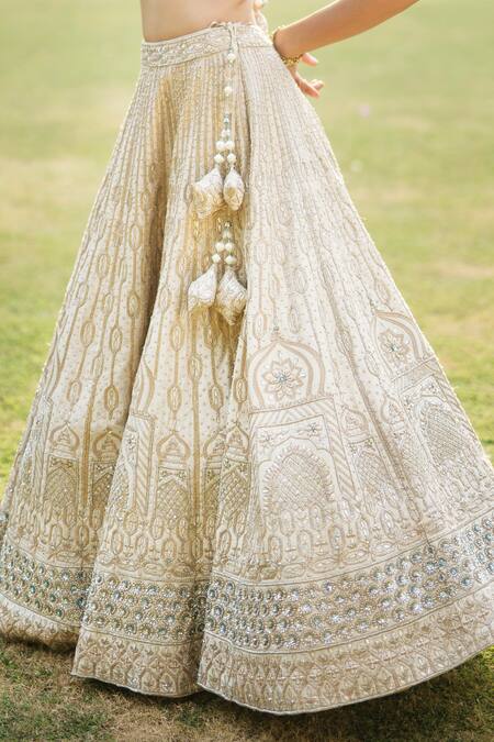 Buy_Angad Singh_White Embroidery V Neck Bridal Lehenga Set _Online_at_Aza_Fashions