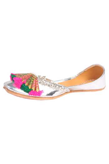Buy 5elements Silver Embellished Juttis Online at Aza Fashions Buy_5elements_Silver Embellished Juttis _Online_at_Aza_Fashions