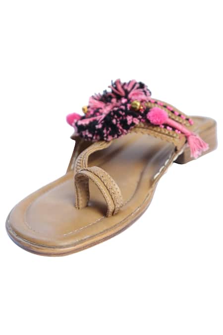 5elements Brown Embellished Kolhapuri Sandals Online at Aza Fashions 5elements_Brown Embellished Kolhapuri Sandals _Online_at_Aza_Fashions