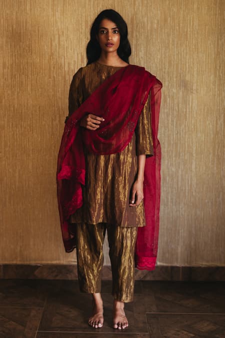 Buy Gold Handloom Tissue Round Kurta Set For Women by Shorshe Clothing ...