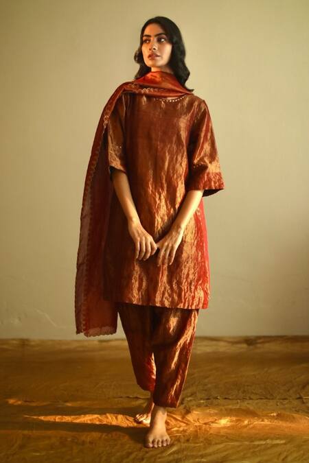 Shorshe Clothing_Red Handloom Tissue Round Kurta And Salwar Set _Online_at_Aza_Fashions