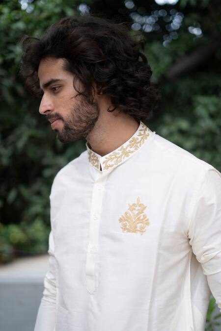 Hilo Design_White Cotton Silk Floral Basik Kurta _Online_at_Aza_Fashions