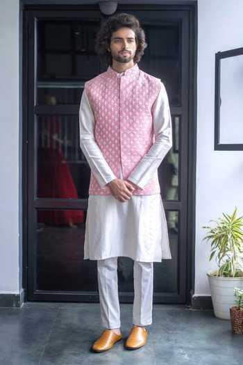 Hilo Design Star Embroidered Bundi & Kurta Set