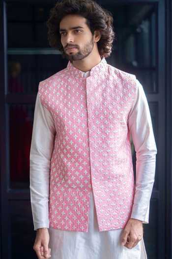 Hilo Design Star Embroidered Bundi & Kurta Set