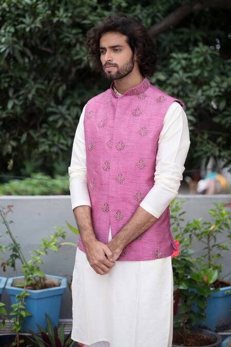 Hilo Design Embroidered Bundi & Kurta Set 