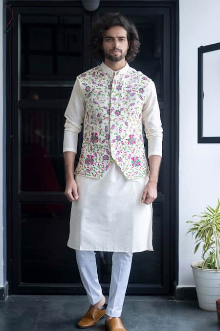 Hilo Design Floral Embroidered Bundi & Kurta Set 