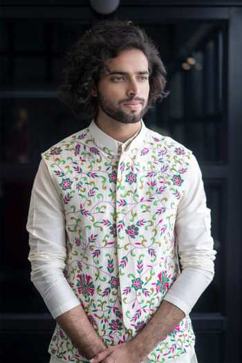 Hilo Design Floral Embroidered Bundi & Kurta Set
