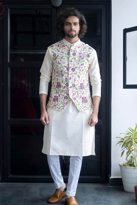 Hilo Design Embroidered Bundi & Kurta Set 