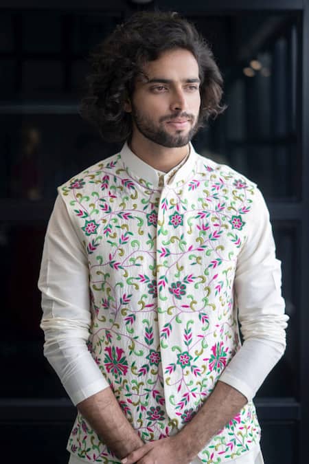Hilo Design Embroidered Bundi & Kurta Set 