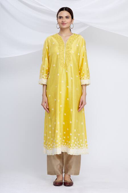 Huemn Yellow Organza, Chanderi V Neck Kurta Set Online at Aza Fashions Huemn_Yellow Organza, Chanderi V Neck Kurta Set_Online_at_Aza_Fashions