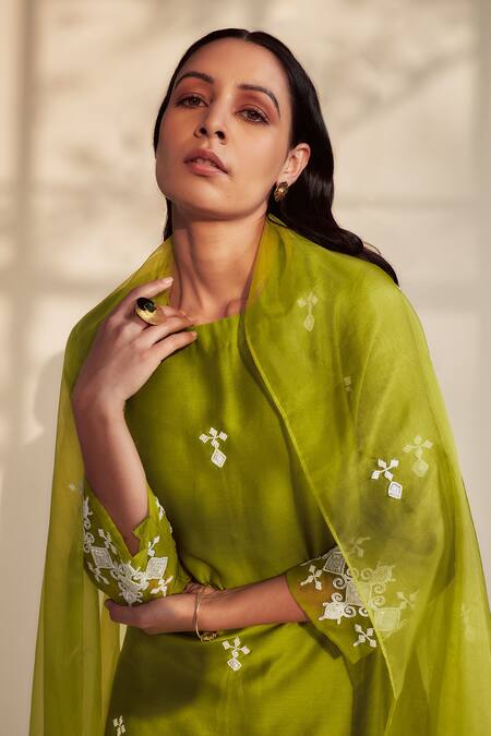 Shop_House Of Pink_Green Organza, Chanderi Silk Pearl Work, Sequins Round Embroidered Kurta Set _Online_at_Aza_Fashions