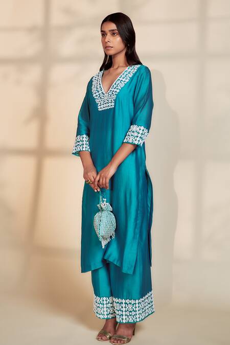 Buy House Of Pink Blue Organza, Chanderi Silk Pearl Work, Sequins V Neck Embroidered Kurta Set Online at Aza Fashions Buy_House Of Pink_Blue Organza, Chanderi Silk Pearl Work, Sequins V Neck Embroidered Kurta Set _Online_at_Aza_Fashions