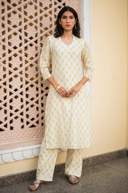 Shop House Of Pink White Chanderi Kurta Set at Aza Fashions Shop_House Of Pink_White Chanderi Kurta Set _at_Aza_Fashions