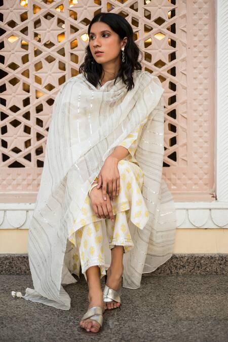 House Of Pink White Chanderi Kurta Set Online at Aza Fashions House Of Pink_White Chanderi Kurta Set _Online_at_Aza_Fashions