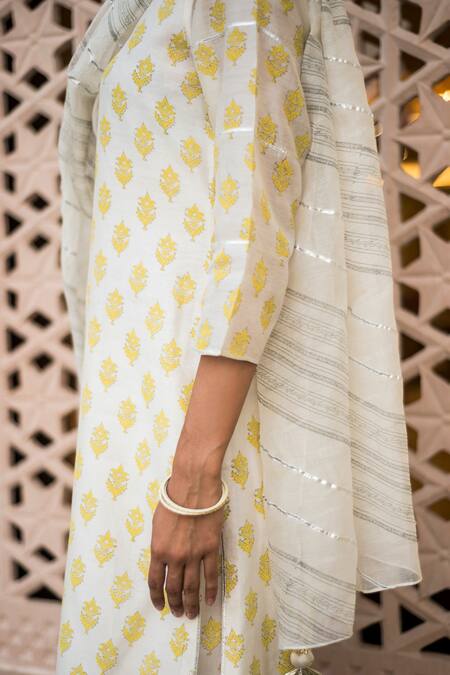 Buy House Of Pink White Chanderi Kurta Set Online at Aza Fashions Buy_House Of Pink_White Chanderi Kurta Set _Online_at_Aza_Fashions