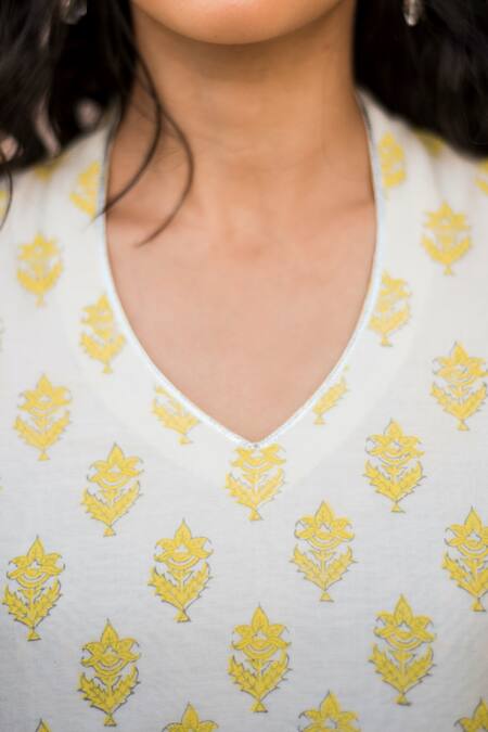 House Of Pink White Chanderi Kurta Set at Aza Fashions House Of Pink_White Chanderi Kurta Set _at_Aza_Fashions