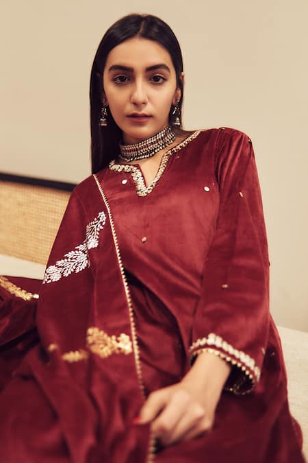 Shop House Of Pink Maroon Pure Velvet Notched Embroidered Kurta Set Online at Aza Fashions Shop_House Of Pink_Maroon Pure Velvet Notched Embroidered Kurta Set _Online_at_Aza_Fashions