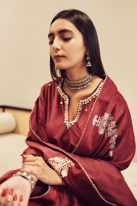House Of Pink Maroon Pure Velvet Notched Embroidered Kurta Set at Aza Fashions House Of Pink_Maroon Pure Velvet Notched Embroidered Kurta Set _at_Aza_Fashions