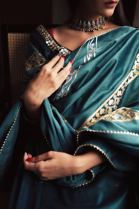 House Of Pink Green Pure Velvet Scoop Neck Embroidered Kurta Set at Aza Fashions House Of Pink_Green Pure Velvet Scoop Neck Embroidered Kurta Set _at_Aza_Fashions