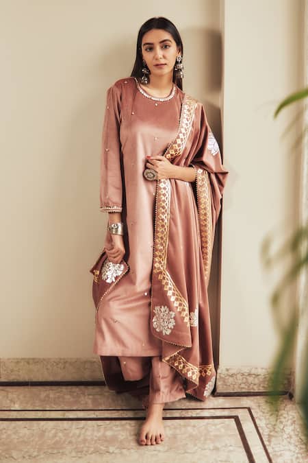 House Of Pink_Pink Pure Velvet Round Embroidered Kurta Set _Online_at_Aza_Fashions