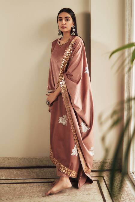 Buy_House Of Pink_Pink Pure Velvet Round Embroidered Kurta Set _Online_at_Aza_Fashions