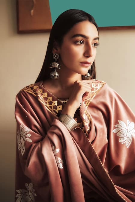 Shop_House Of Pink_Pink Pure Velvet Round Embroidered Kurta Set _Online_at_Aza_Fashions