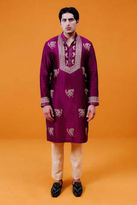 WABI SABI BY ANSHUM-RITESH Horse Sea Horse Embroidered Kurta Set 