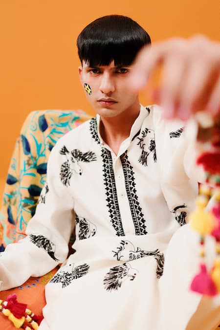 Wabi Sabi By Anshum-Ritesh_Ivory Chanderi Embroidery House Sparrows Kurta Set _Online_at_Aza_Fashions