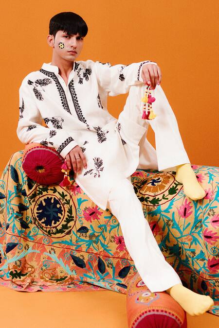 Shop_Wabi Sabi By Anshum-Ritesh_Ivory Chanderi Embroidery House Sparrows Kurta Set _Online_at_Aza_Fashions