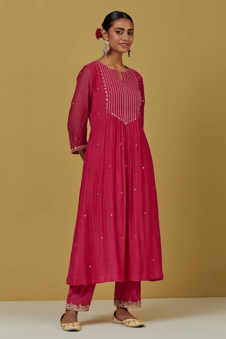 Ikshita Choudhary Pink Chanderi Embroidered Sequin Notched Kurta Online at Aza Fashions Ikshita Choudhary_Pink Chanderi Embroidered Sequin Notched Kurta_Online_at_Aza_Fashions