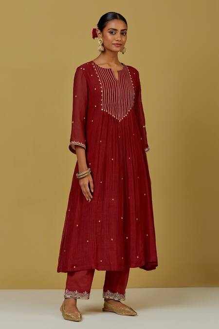 Ikshita Choudhary_Red Chanderi Embroidered Sequin Notched Kurta Pant Set_Online_at_Aza_Fashions