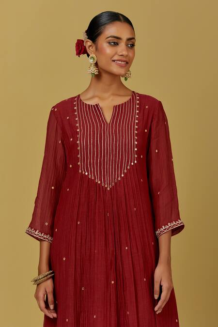 Ikshita Choudhary_Red Chanderi Embroidered Sequin Notched Kurta Pant Set_at_Aza_Fashions