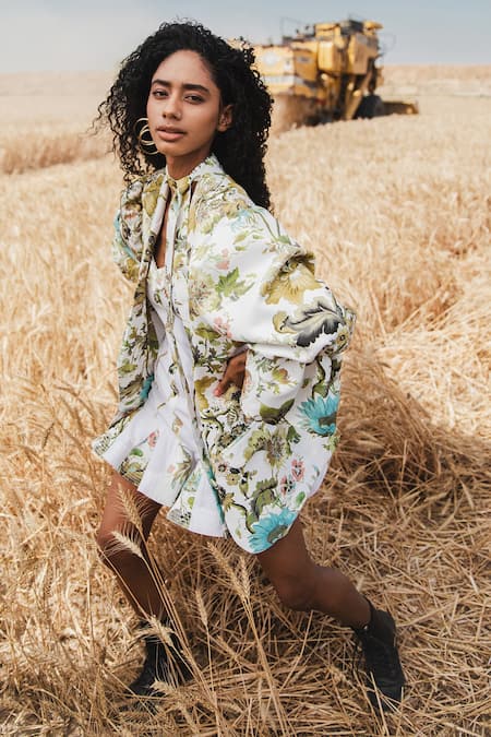 Buy The Iaso White Polyester Satin Floral Lapel Collar Riona Print Blazer Online at Aza Fashions Buy_The Iaso_White Polyester Satin Floral Lapel Collar Riona Print Blazer _Online_at_Aza_Fashions