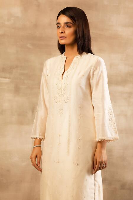Shop Sana Barreja White Chanderi Silk Round Kurta Set Online at Aza Fashions Shop_Sana Barreja_White Chanderi Silk Round Kurta Set _Online_at_Aza_Fashions