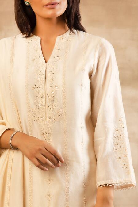 Sana Barreja White Chanderi Silk Round Kurta Set at Aza Fashions Sana Barreja_White Chanderi Silk Round Kurta Set _at_Aza_Fashions