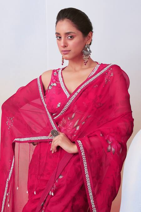 Shop ISHA GUPTA TAYAL Pink Silk, Organza Floral V Neck Print Saree With Blouse Online at Aza Fashions Shop_ISHA GUPTA TAYAL_Pink Silk, Organza Floral V Neck Print Saree With Blouse _Online_at_Aza_Fashions