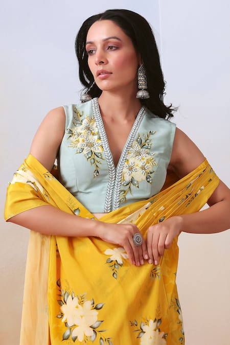 Buy ISHA GUPTA TAYAL Yellow Crepe Floral V Neck Printed Pre-draped Saree With Blouse Online at Aza Fashions Buy_ISHA GUPTA TAYAL_Yellow Crepe Floral V Neck Printed Pre-draped Saree With Blouse _Online_at_Aza_Fashions
