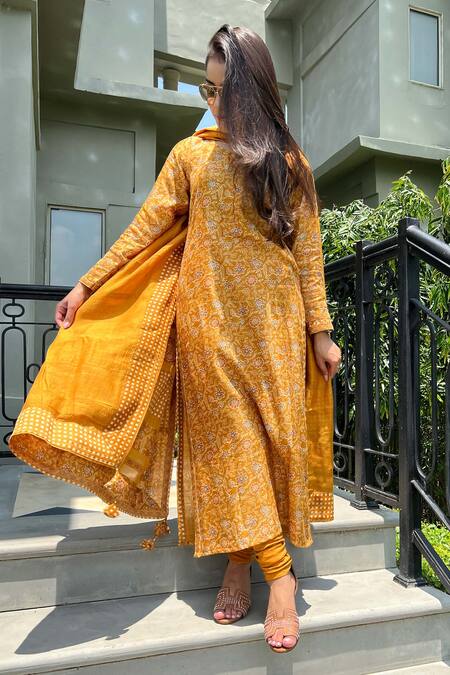 Shrutkirti_Yellow Chanderi Printed Floral Round Botanical Kurta Set _Online_at_Aza_Fashions
