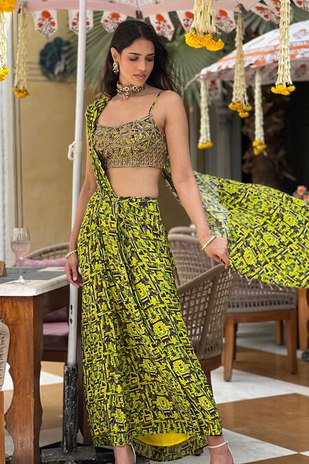 Buy Mehak Murpana Green Crepe Zigzag Square Neck Printed Saree With Embroidered Blouse Online at Aza Fashions Buy_Mehak Murpana_Green Crepe Zigzag Square Neck Printed Saree With Embroidered Blouse _Online_at_Aza_Fashions