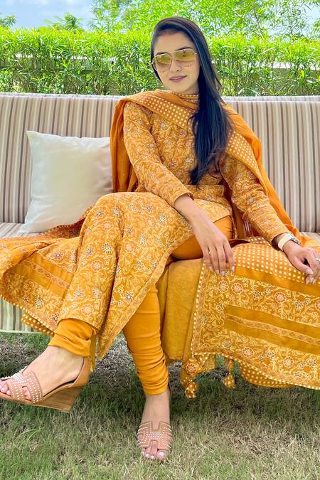 Shrutkirti Yellow Chanderi Printed Floral Round Botanical Kurta Set at Aza Fashions Shrutkirti_Yellow Chanderi Printed Floral Round Botanical Kurta Set _at_Aza_Fashions