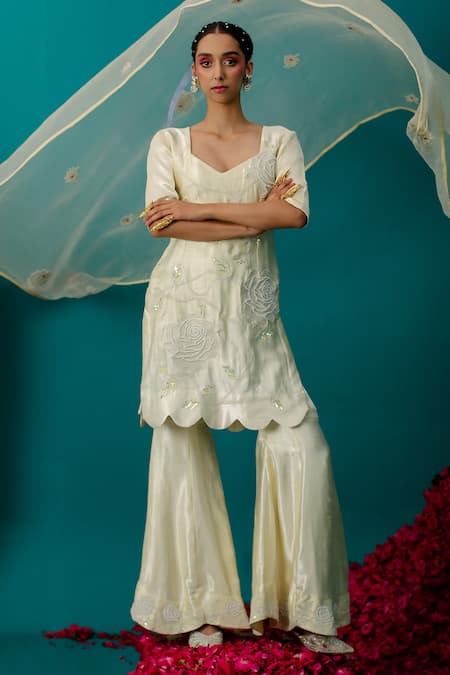 Buy_Latha Puttanna_Yellow Embroidered Rose Silk Organza And Pearl Work Dupatta_Online_at_Aza_Fashions