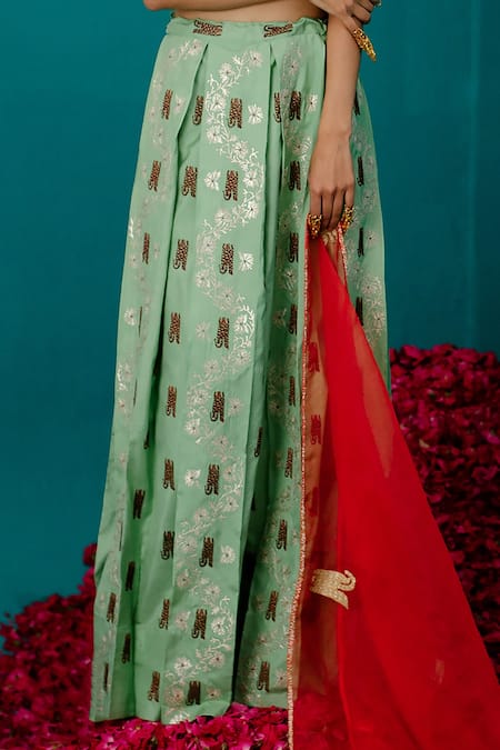 Buy_Latha Puttanna_Green Karnataka Silk Embroidered Tiger V Neck Pattern Skirt Set_Online_at_Aza_Fashions