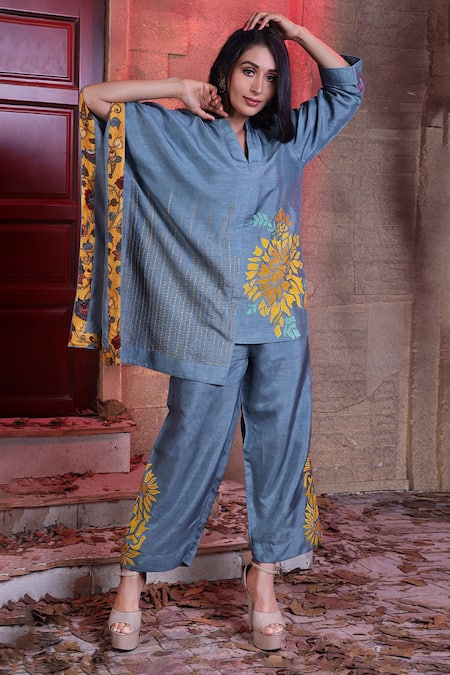 Shop Sunita Nagi Green Silk Applique, Embroidery V-neck Asymmetric Top And Pant Set Online at Aza Fashions Shop_Sunita Nagi_Green Silk Applique, Embroidery V-neck Asymmetric Top And Pant Set _Online_at_Aza_Fashions