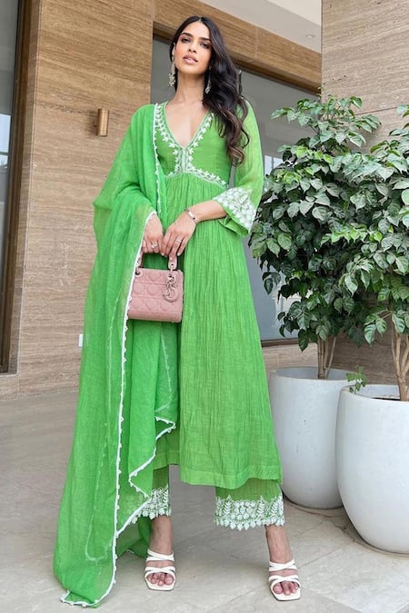 Shop Neha Khullar Green Chanderi Silk, Muslin Embroidery, Lace V-neck Neckline Kurta Set Online at Aza Fashions Shop_Neha Khullar_Green Chanderi Silk, Muslin Embroidery, Lace V-neck Neckline Kurta Set _Online_at_Aza_Fashions
