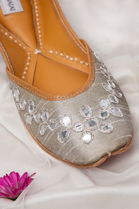 Label Deepti Bajaj Grey Embroidered Juttis Online at Aza Fashions Label Deepti Bajaj_Grey Embroidered Juttis _Online_at_Aza_Fashions
